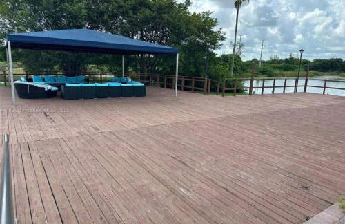 2 Bed 2 Bath Condo with Amenities - Foto 21