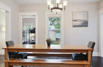 Blue & Gold Retreat sleeps 14 Minutes from ND - Photo 4