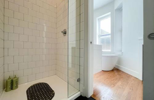 Historic 1900s Townhome with a Modern Flair - Foto 29