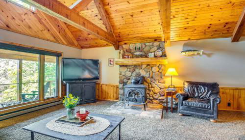 Lakefront Townsend Cabin with Fire Pit, Private Dock - Foto 5