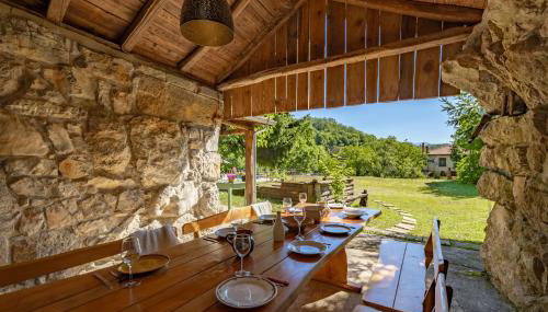 Familija Lovrinovi Retreat with Shared Pool - Photo 2