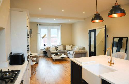 Modern 2 Bed 2 Bath Apartment in Prime Jesmond Location - Photo 6