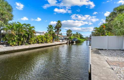 Siesta Key Waterfront Oasis - Heated Pool, Dock, Walk to Village & Beach - Photo 42