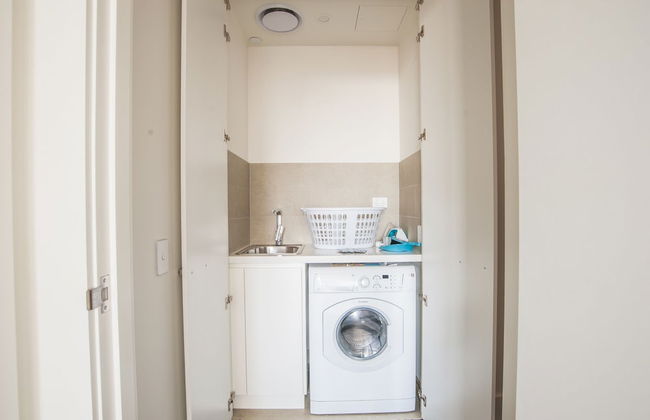 Luxury 2bed2bath APT @opaltower +view - Photo 22