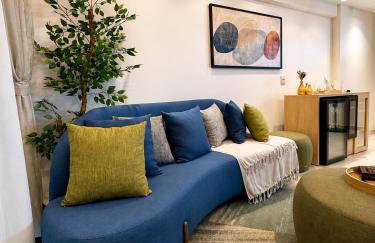 Flat moderno e confortável - excelente localização - Foto 1