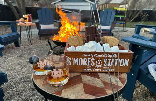 Step into School Spirit at the Golden Dome Getaway - Foto 47