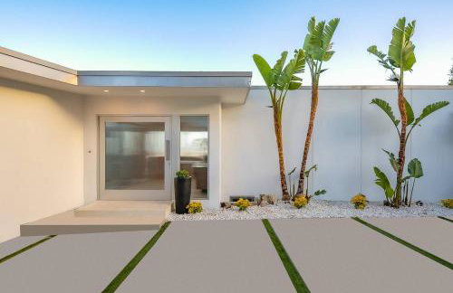 Stunning Modern Estate in BH with Pool, Spa, and Views - Foto 10