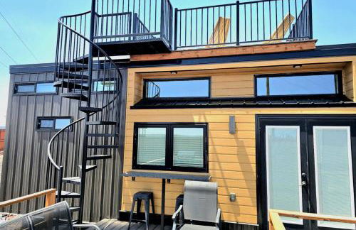 Designer Modern Tiny Home w All of The Amenities - Foto 1