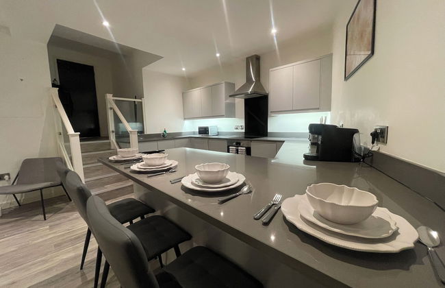 Modern Style in Nottingham City Center - Photo 4