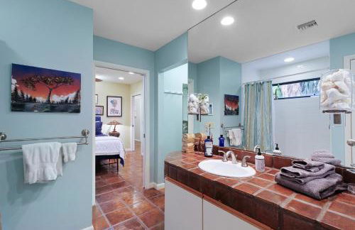 Beach Paradise Getaway - 200ft from Beach! - Foto 22