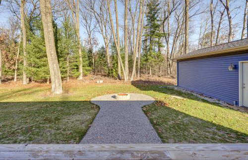 Golf, Hike and Boat Home with Fire Pit in Friendship - Foto 20