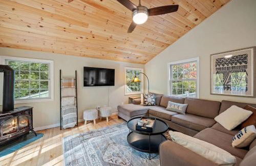 Cozy Mountain Retreat Fireplace Deck Near Lakes - Foto 9