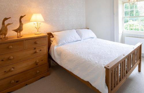 Finest Retreats - Islip Mill House - Beautiful Riverside Home - Photo 23