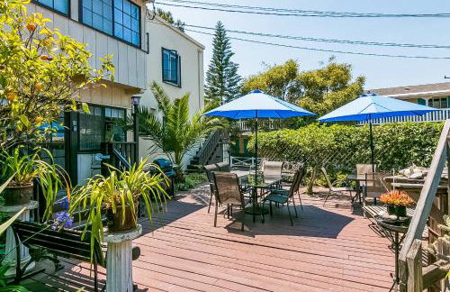 Santa Barbara Beach Cottage - Photo 2