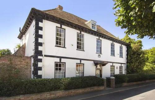 The Captain's House - Photo 1