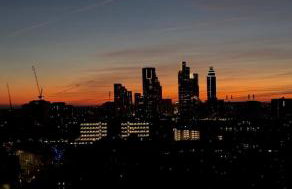 Central London 2-Bed Apartment with Balcony & London Eye & Big Ben Views - Photo 7
