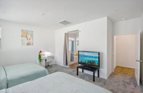 Entire Private Home with 4 Bedrooms 2 Bathrooms, Mountain Edge, New House, Ranch, Gated Yard, Available Now - Foto 28