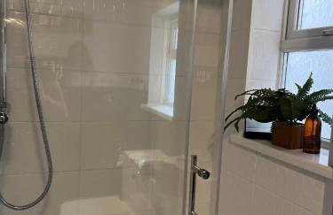 CWTCH COTTAGE Llantrisant 2 bed home - sleeps 4 - Foto 33