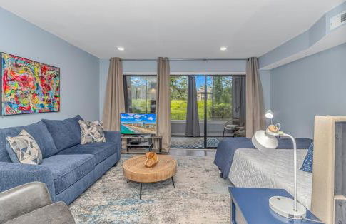 Fully Renovated First Floor Condo! Cypress Bay J-2 - Foto 1