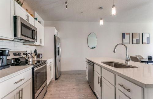 Stylish Condo facing Riverwalk with Free Parking Pet Friendly Centrally Located on the Riverwalk - Foto 20