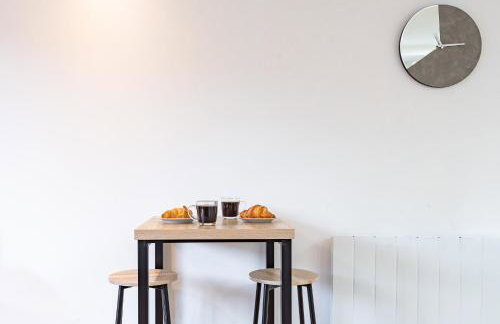 Cosy & Bright 2 Bedroom Apartment in Newbury Town Centre - SLEEPS 7 - Foto 6