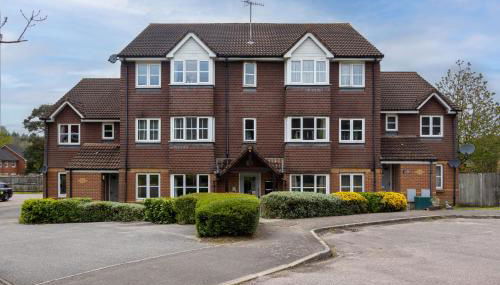 Modern 2 Bed Apartment Near Gatwick - Foto 2