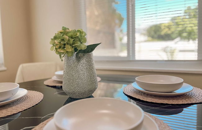 Modern Retreat With Spacious Yard Cozy Interiors - Foto 10