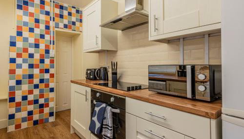 Spacious home in Newcastle Under Lyme with Parking - Foto 5