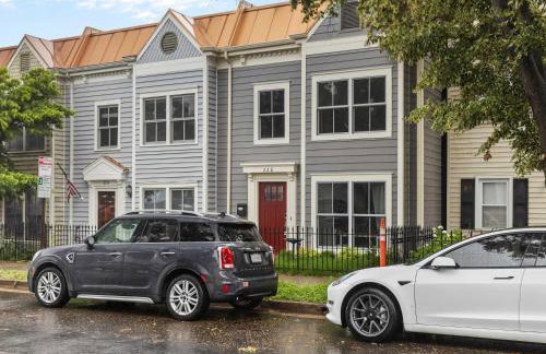 Classy Old Town Getaway 3-BR in Perfect Location - Foto 31