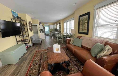 Bayside Bungalow-Updated Home Near the Bay & Beach - Foto 15