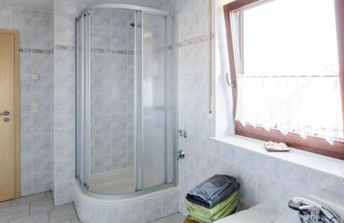 Apartment mit Parkplatz und Fahrradunterstellmöglichkeit mit Balkon nah am Wald by Interhome - Foto 21