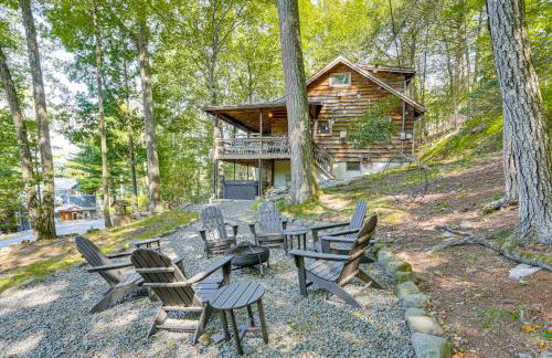 Less Than 1 Mi to Lake Cabin with Hot Tub in Greentown! - Foto 3