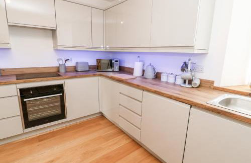 Flat Above 27 - Photo 12