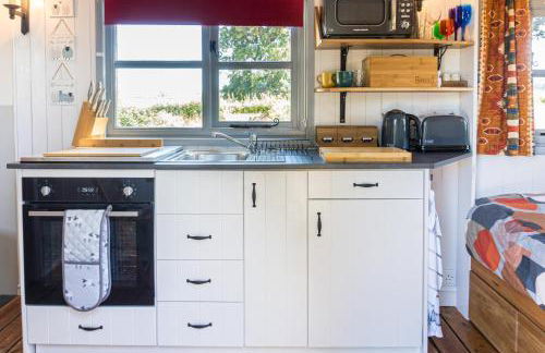 The Hideaway Hut - 1 Bed Shepherds Hut - Hereford - Photo 85