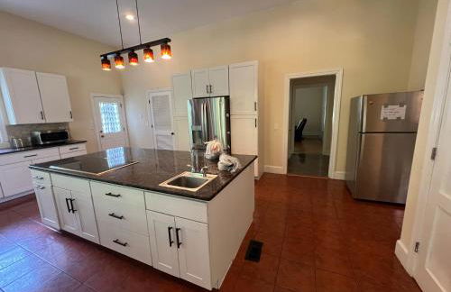 Beautiful River front home with private pool - Foto 27