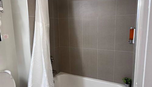 Free Parking! Comfy 1Bedroom Unit! 10 min to Midtown & 1 Mile To Braves Truist Park! - Foto 3, Shower