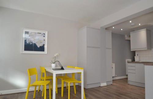 Charming 1 bed riverside apartment - Photo 6