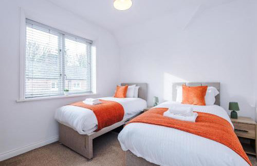 Modern 3 Bedroom House Perfect for Short and Long Stays - Foto 4