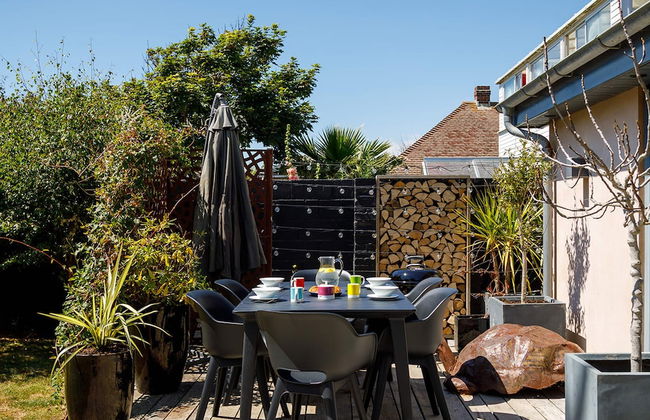 Gorgeous Home for 12 - Walk to Beach - Sea View - Photo 44