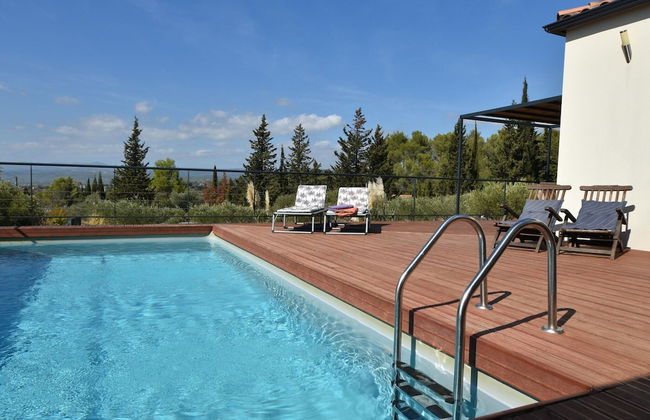 Villa With Pool & Views - Photo 23