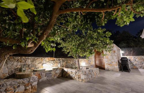 Chrisi Holiday Home - 500 sqm Private Gardens & Nature View - 300m by the sea - Photo 37