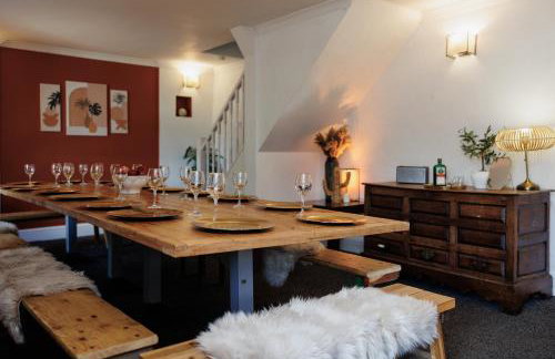 The Farmhouse with two hot tubs - Foto 41