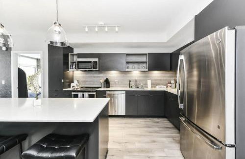 Comfy 2BR Oasis with Scenic Rooftop & Gym - Foto 55