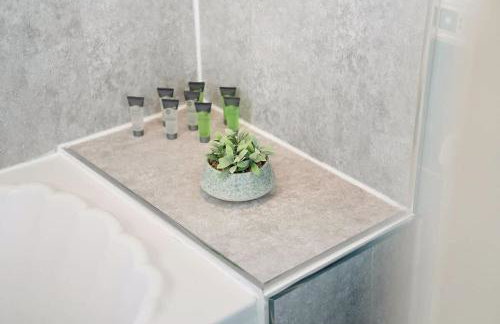 Stylish 4BR Retreat Near Town Centre - Foto 41