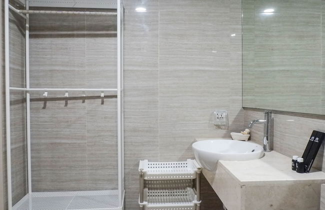 Vibrant Luxurious 1Br Apartment At La Riz Supermall Mansion - Photo 15