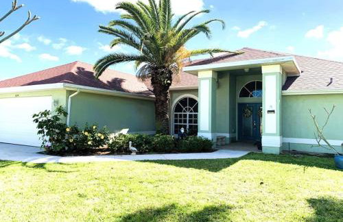 Relax with nature in our Waterfront 4 bedroom -HEATED POOL HOME-KING BED - Foto 3
