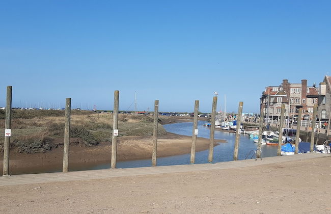 Beautiful 6-bed Dog Friendly Cottage in Heacham - Photo 14