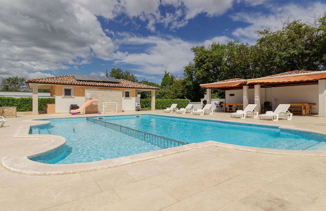 Alluring Apartment in Banjole near Beach & Island - Foto 15