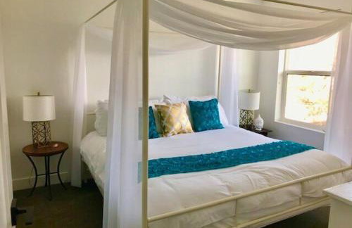 Deluxe Classy TownHouse With 2 car Garage, Work or Family! - Foto 4