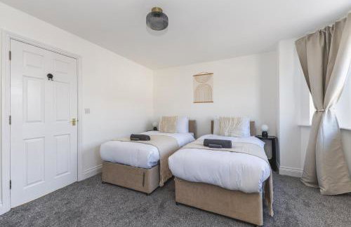 Arte Stays Serviced Houses Stratford - 3 Bedrooms 2 Bathrooms Houses London, Stratford, Maryland, Free Parking, Garden, Weekly or Monthly Stays - up to 8 guests - Foto 12